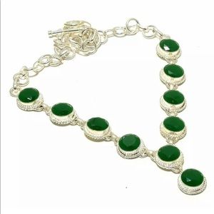 Stunning emerald necklace in silver